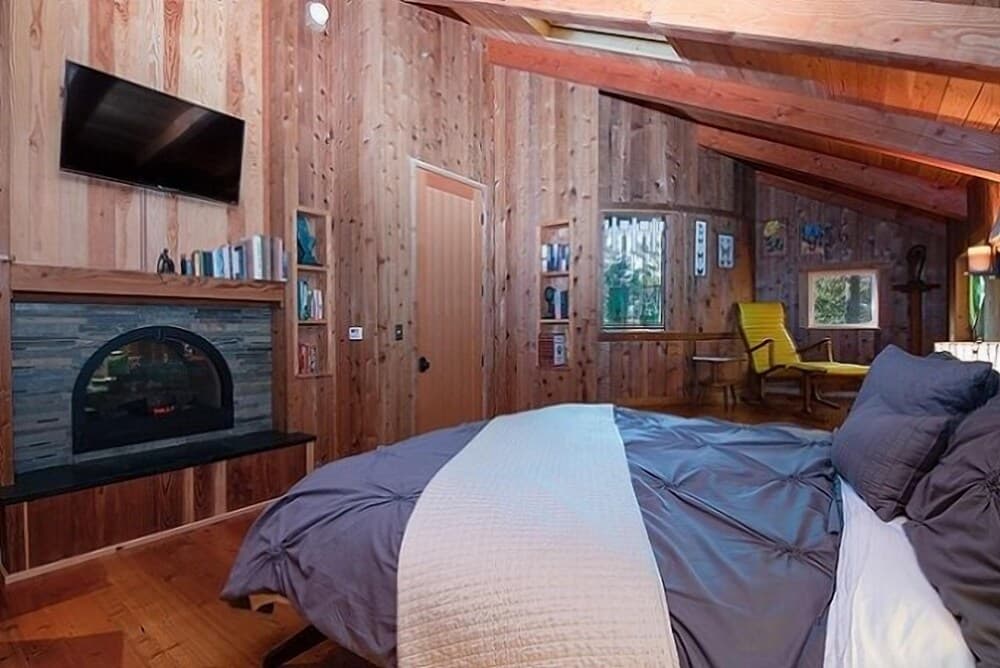 The Sonoma Treehouse 3 Bedroom Home by RedAwning