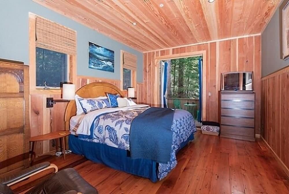 The Sonoma Treehouse 3 Bedroom Home by RedAwning