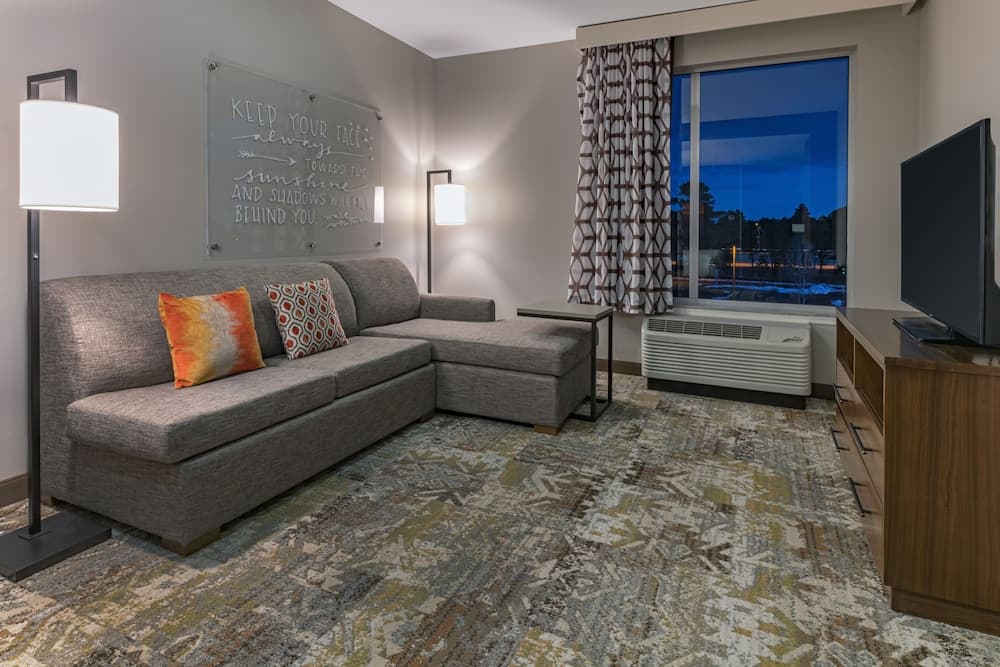 La Quinta Inn & Suites by Wyndham Flagstaff East I-40