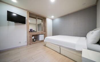 Yeosu Rainbow Self Check-in Motel