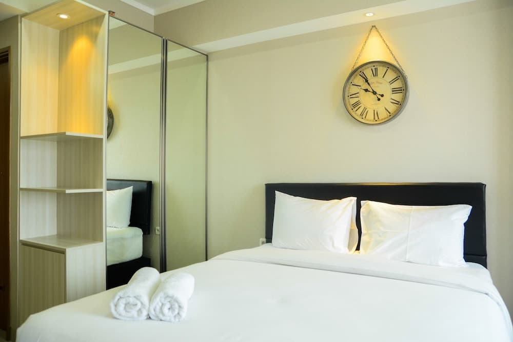 Sophisticated Studio at The Oasis Apartment