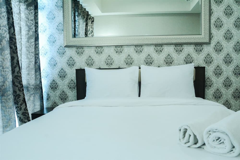 Modern City View Studio Apartment at Puri Mansion