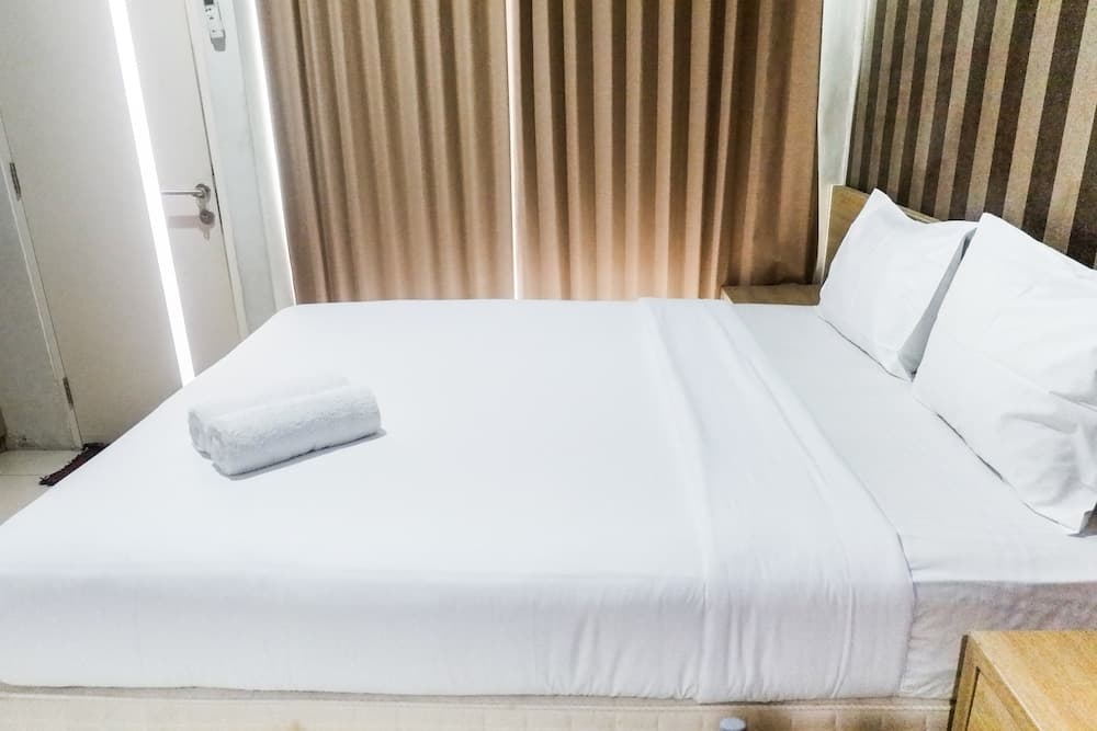 Spacious Studio Room at The Square Apartment