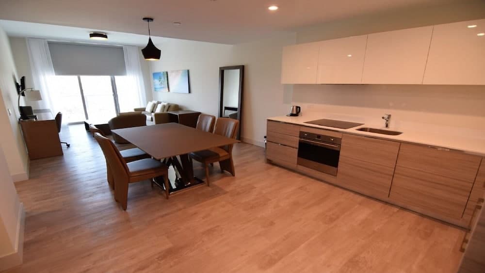 Spectacular 1 Bed Plus Den On To The Amazing Hollywood Beach