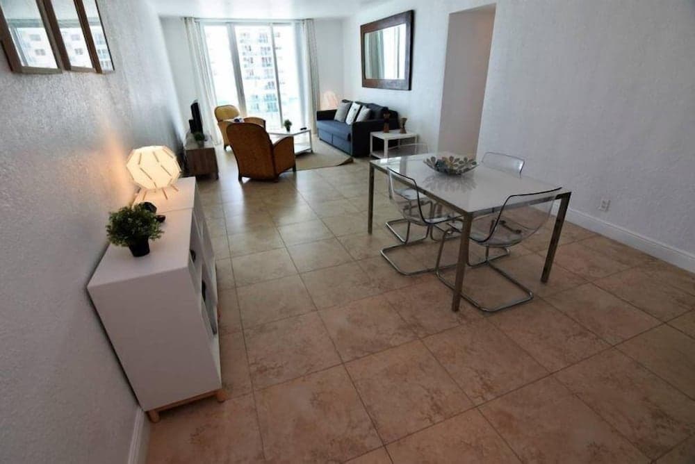Spectacular 1 Bed 1 Bath @ Tides