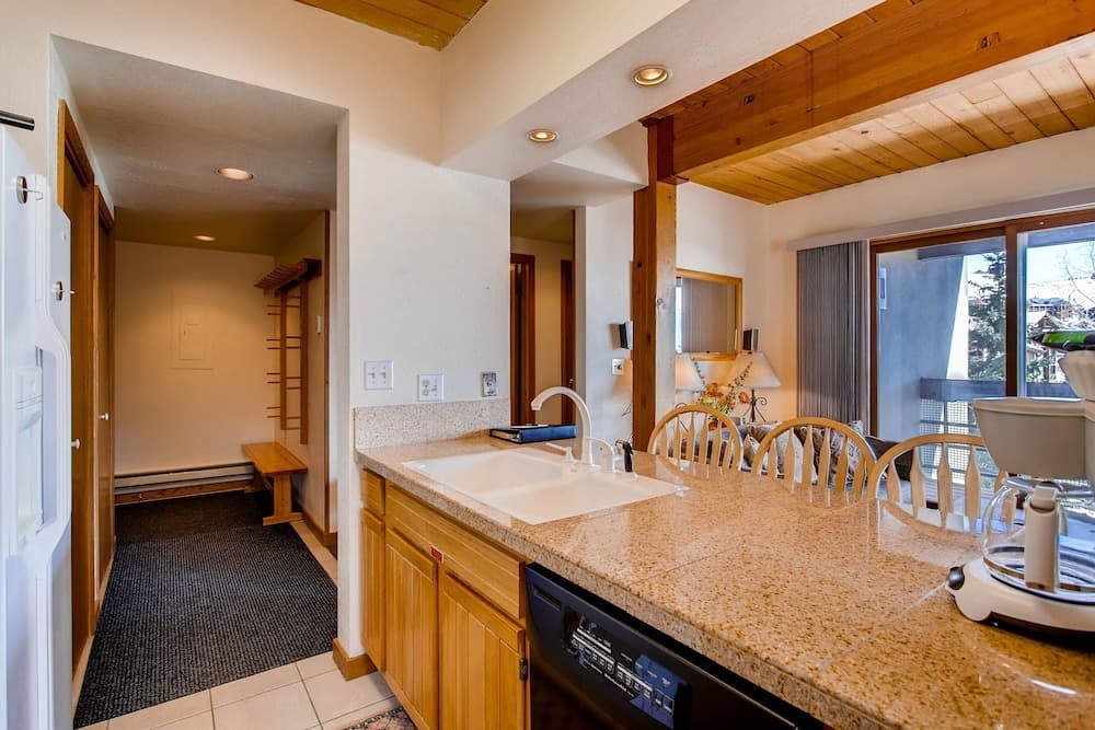 1 Br With Amazing Views Of Mountain Range 1 Bedroom Condo - No Cleaning Fee! by RedAwning