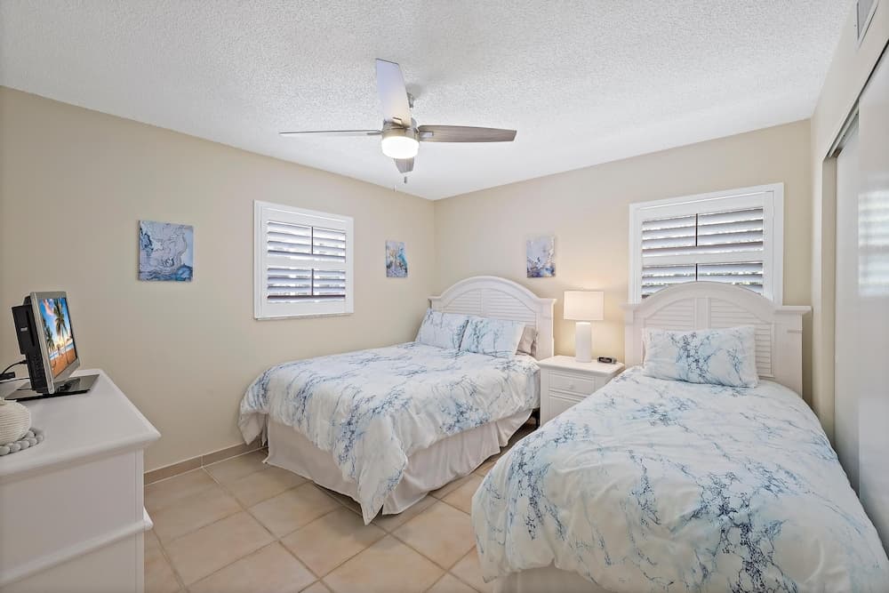 Cozy Home With Sunroom, Pool and Steps to Beach