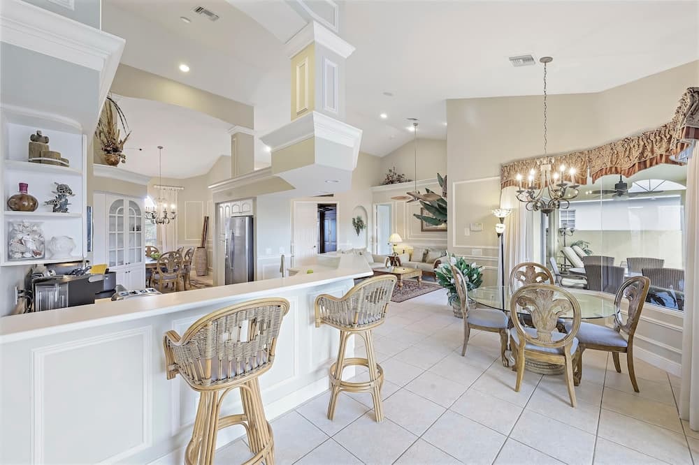 Large Waterfront Home With All-day sun on Pool