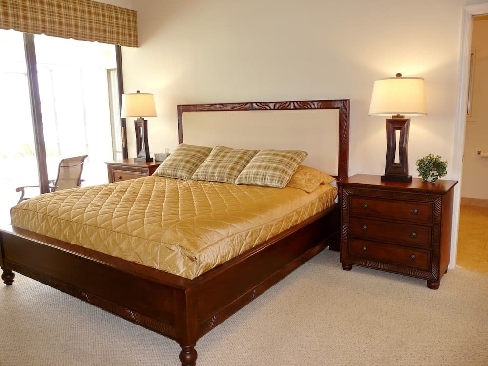 Unique Waterfront Home With Pool, spa and Guesthouse