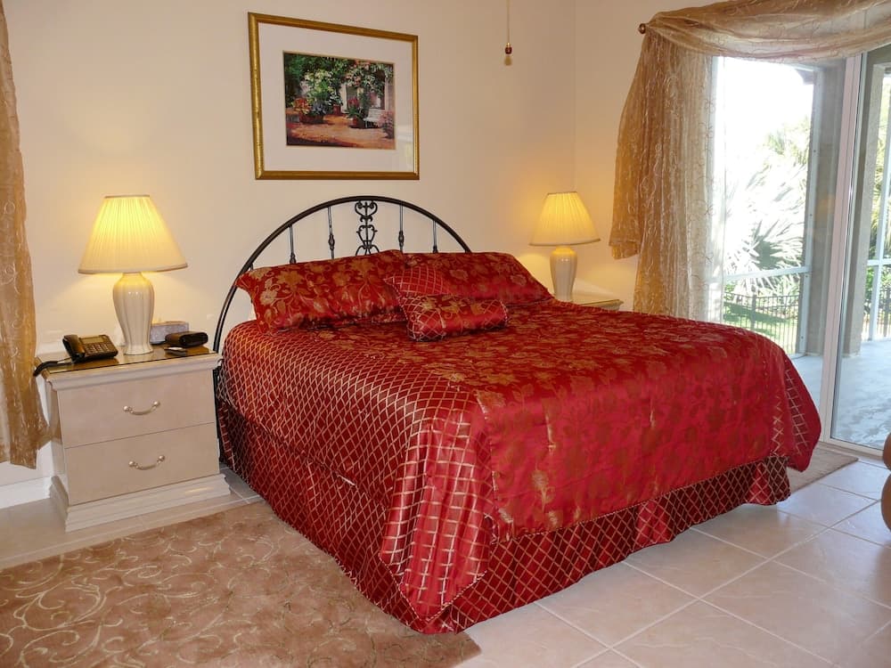 Peaceful Home With Pool and Steps to Beach/dining