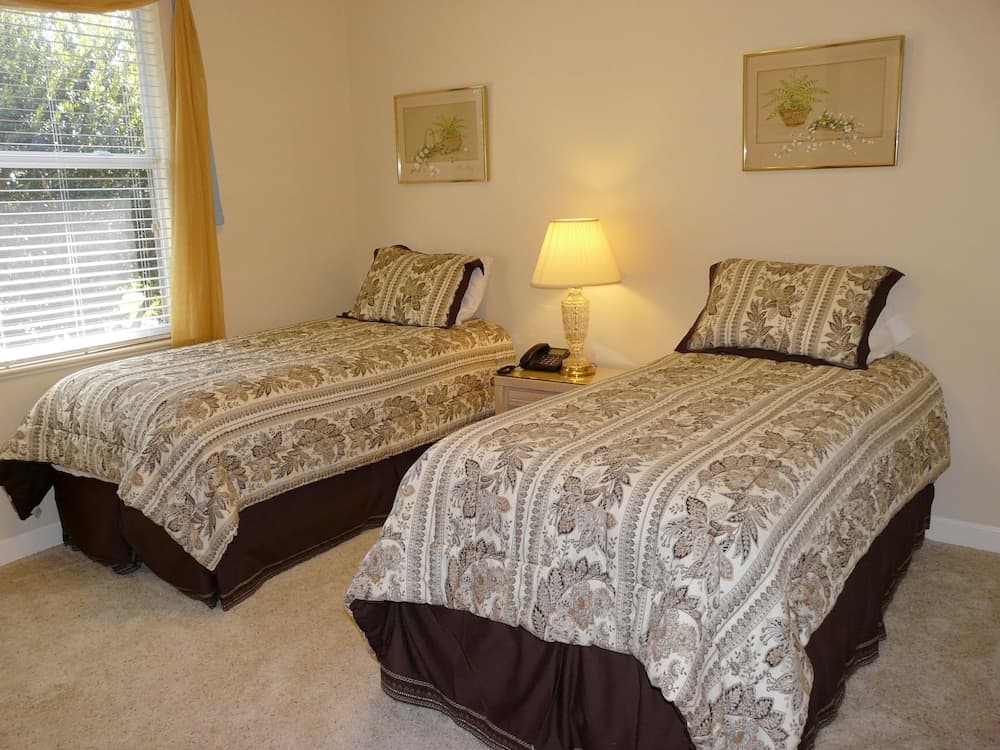 Peaceful Home With Pool and Steps to Beach/dining