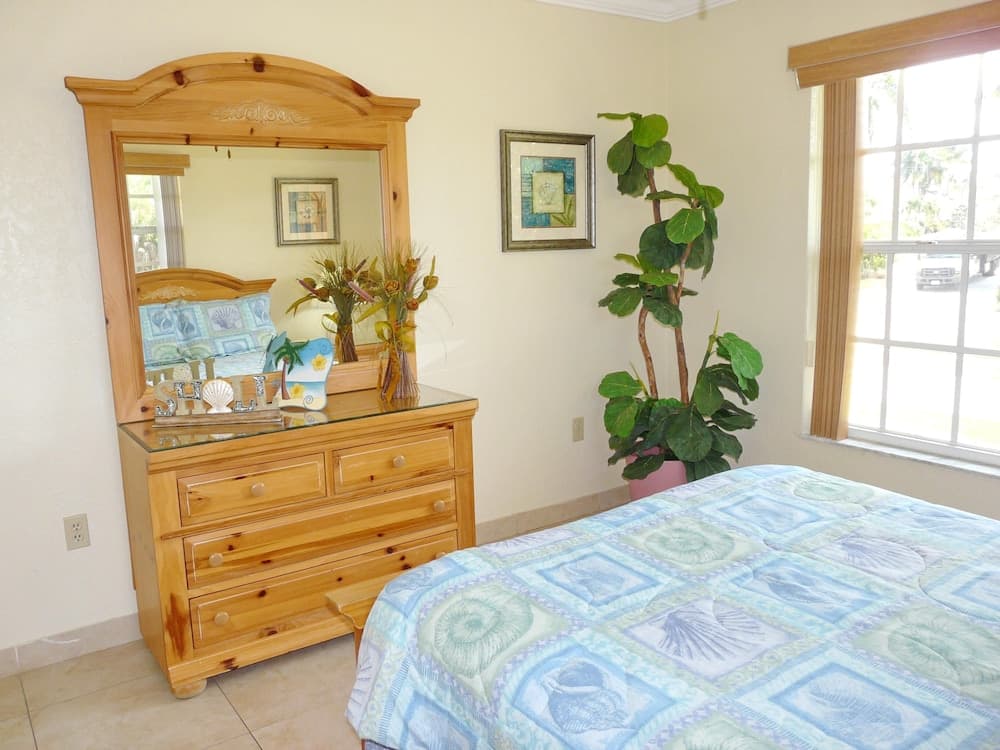 Pet-friendly Waterfront With Pool and Steps to Beach