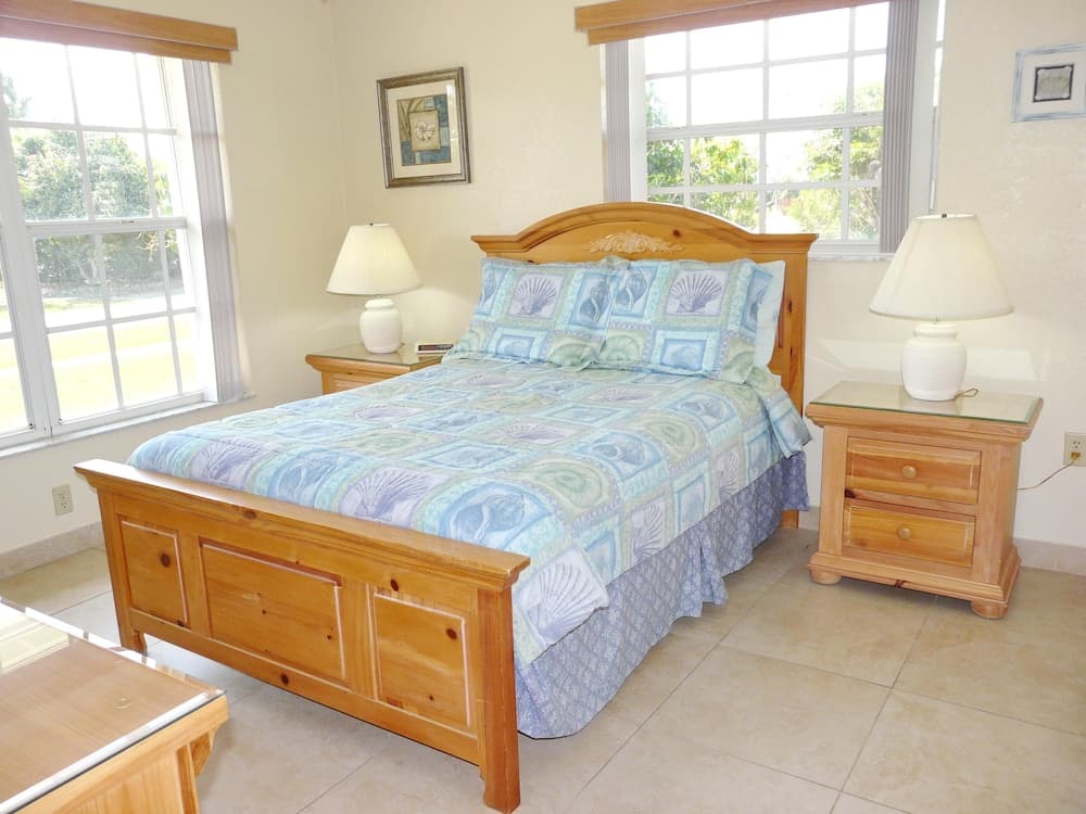 Pet-friendly Waterfront With Pool and Steps to Beach