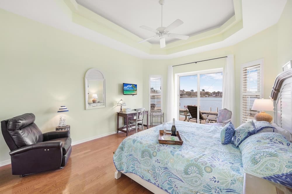 Waterfront Home With Views, Pool and Walk to Beach