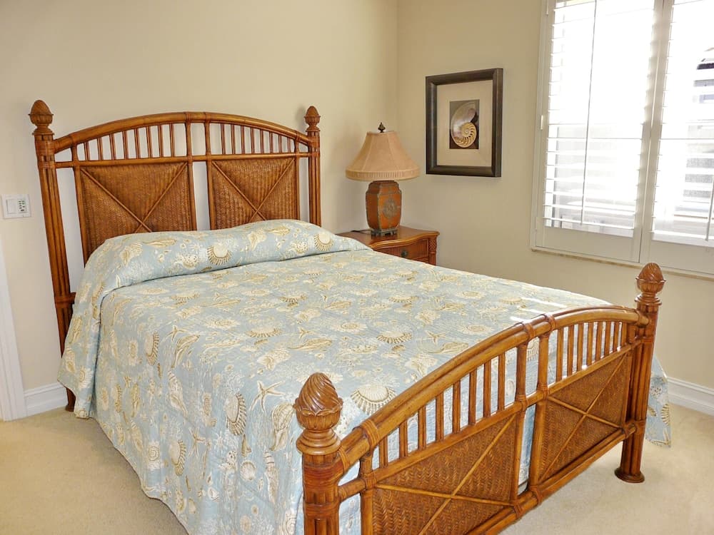 Pet-friendly Waterfront Home Near Beach With Pool