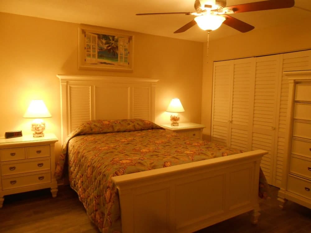 0104 Waters Edge Resort 1 Bedroom Condo by RedAwning