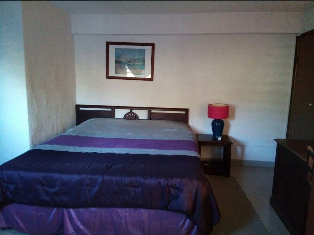 Over The Hill - Guesthouse & Residence