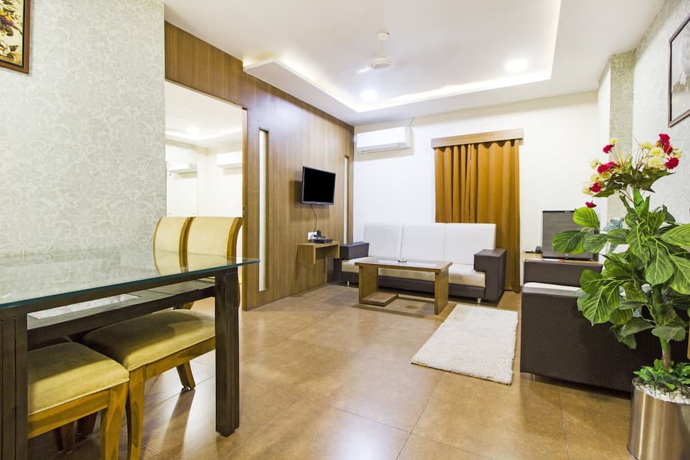 FabHotel Royal Palace