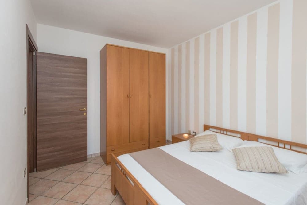 Trilocale Isola di Pazze PT fronte mare