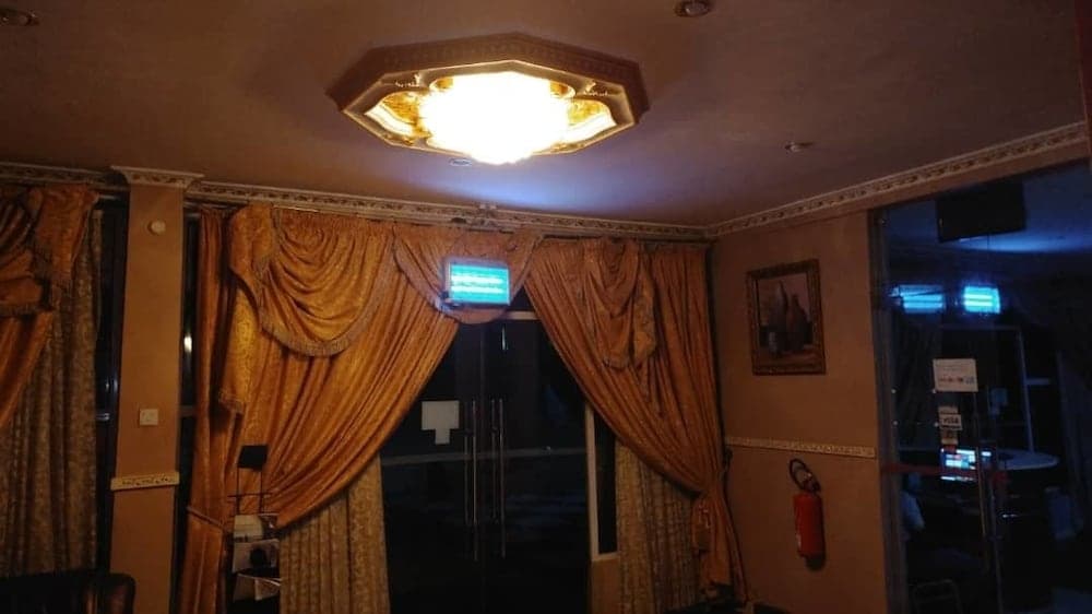 Obaa'S Golden Plaza Hotel