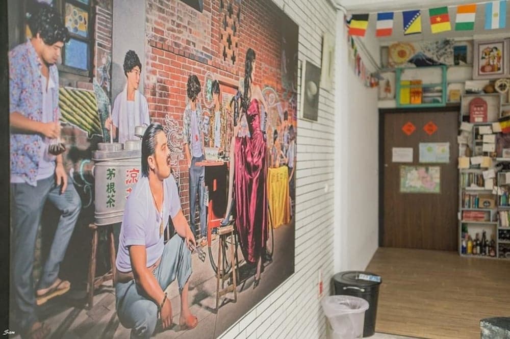 Journey Hostel & Bar