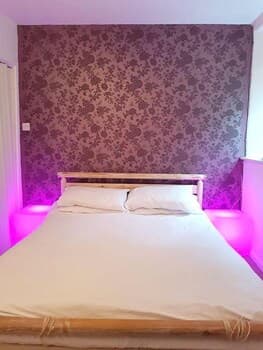 Spacious Bright & Modern Living