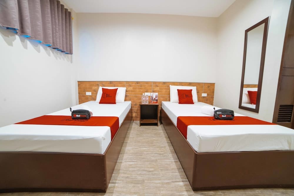 RedDoorz @ Traveler's Inn Bajada Davao