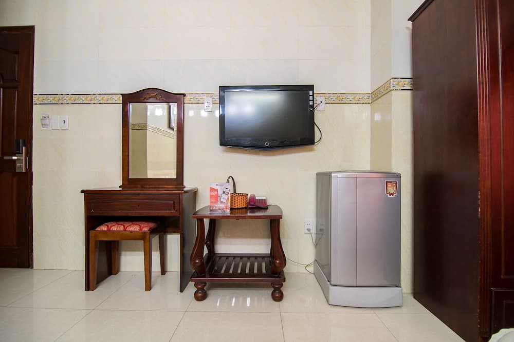 RedDoorz Plus near Tan Son Nhat Airport
