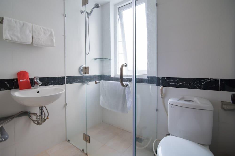 RedDoorz near Hoa Lu Stadium