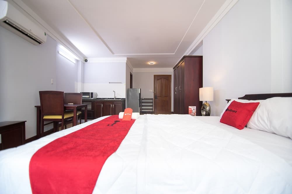 RedDoorz near Hoa Lu Stadium