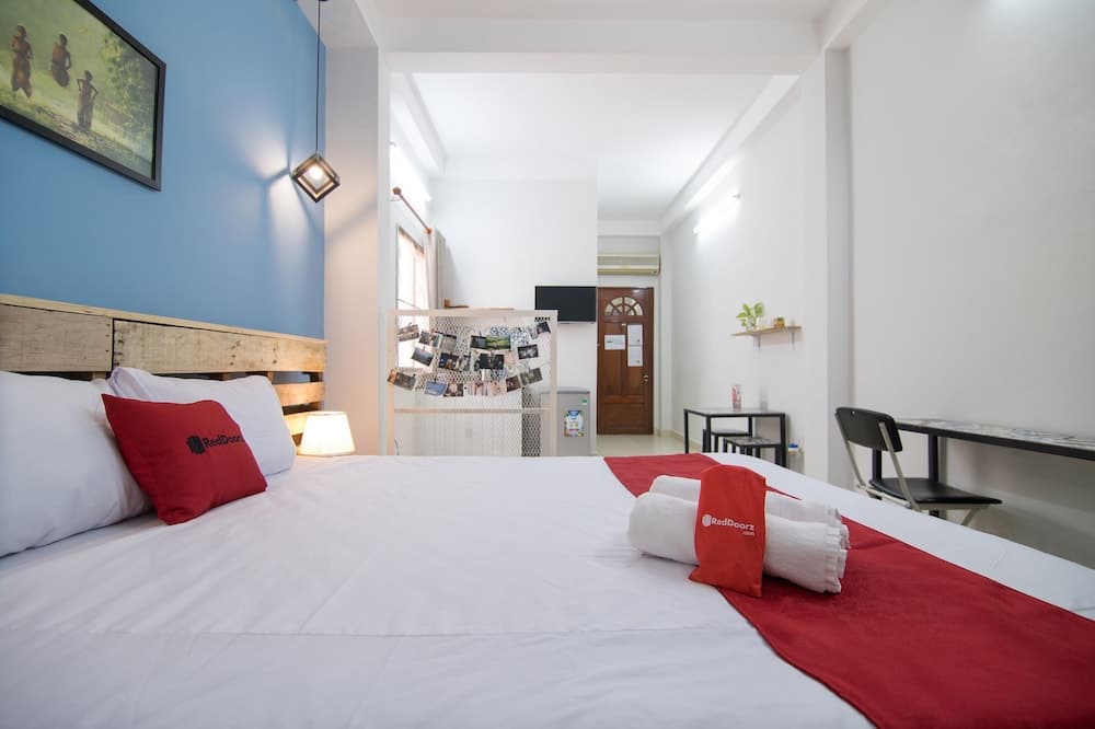RedDoorz @ Nguyen Binh Khiem Street