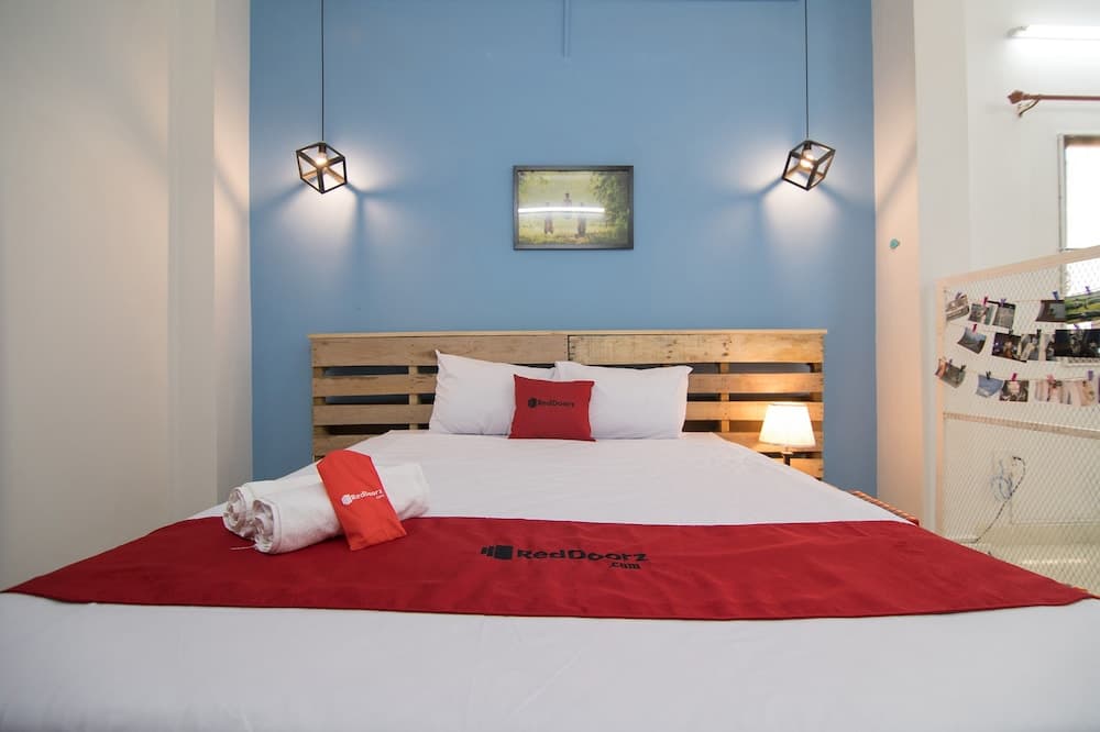 RedDoorz @ Nguyen Binh Khiem Street