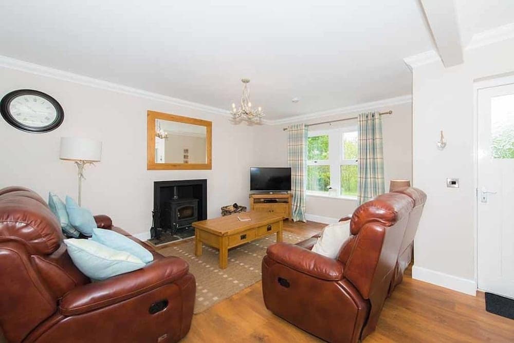 Maple Cottage With Hot Tub Near Cupar, Fife