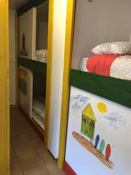 Cape Capsules Back Packers & Pizzeria