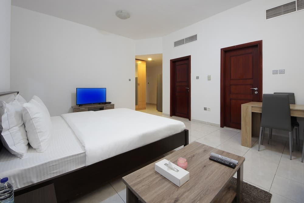 Signature Holiday Homes- Marina Studio