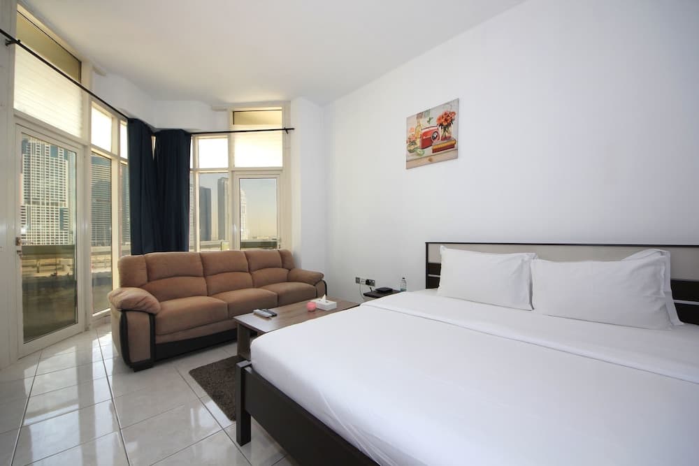 Signature Holiday Homes- Marina Studio