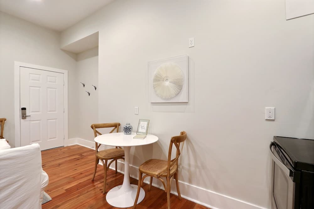 Gallery Stays - Parkside Suite