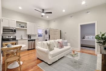 Gallery Stays - Parkside Suite