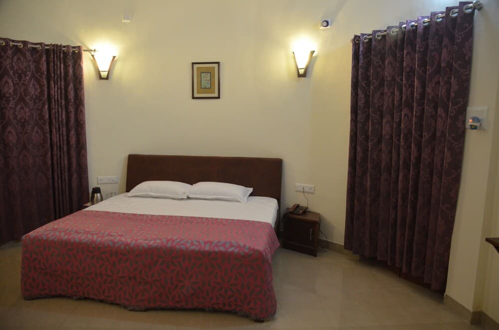 Silver Oak Country Yard