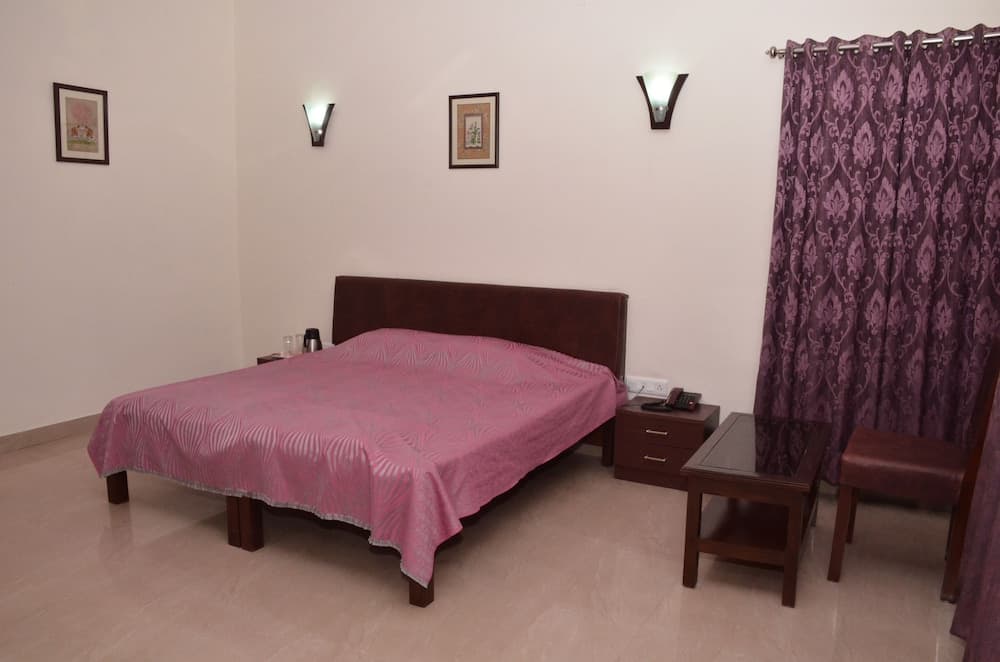 Silver Oak Country Yard