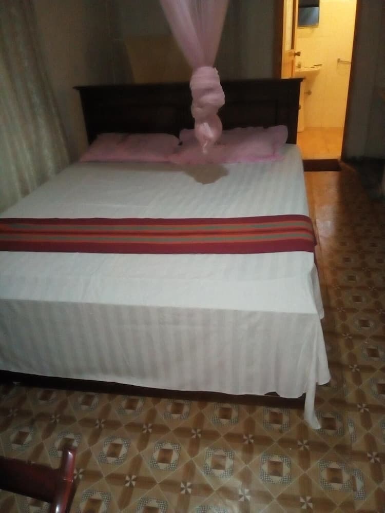 Thevindu guest & red mud resturent