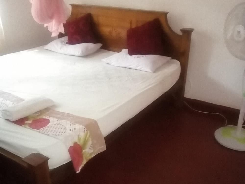 Thevindu guest & red mud resturent