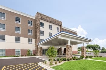 Holiday Inn Express & Suites Ottawa, an IHG Hotel