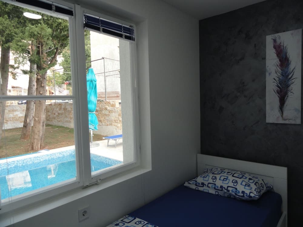 Petrovac Holiday House with pool