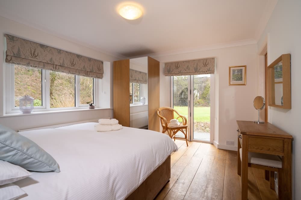 Low Jock Scar Country Estate