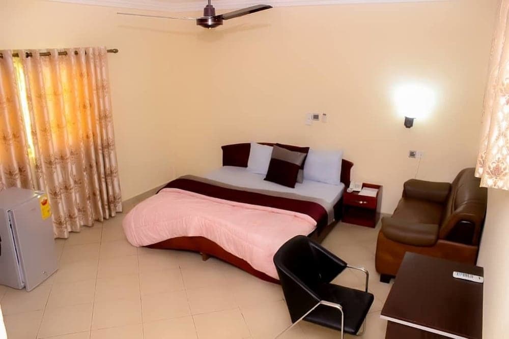 Sheilas Executive Hotel & Lodge