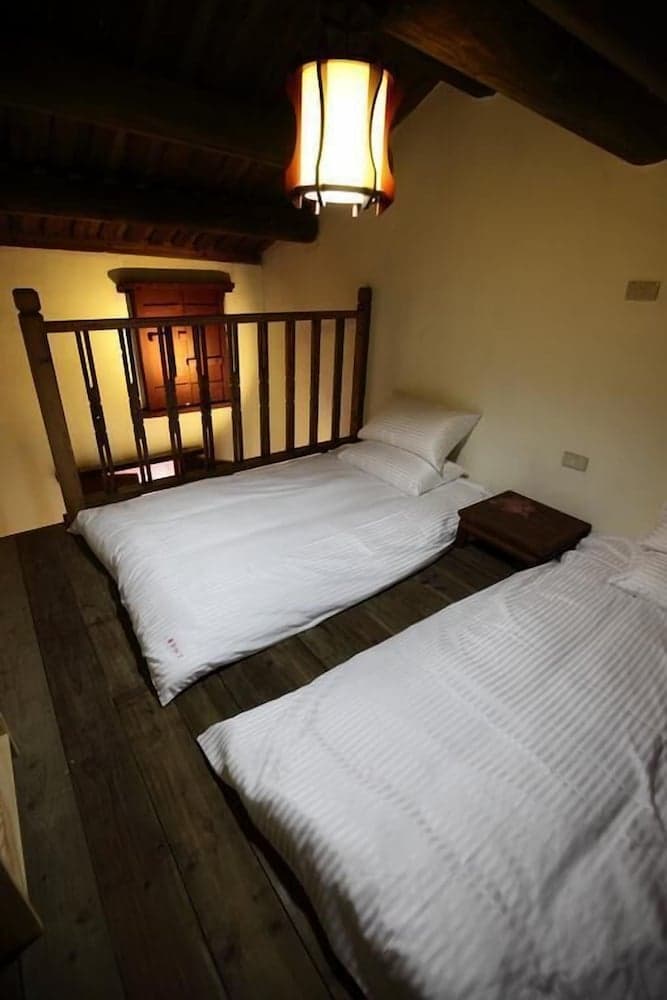 Tomato red classical Homestay