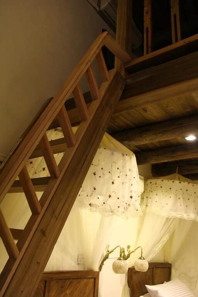 Tomato red classical Homestay