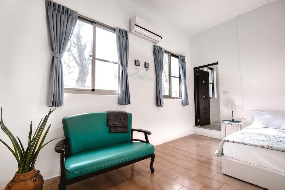 Zuo Military Village Inn