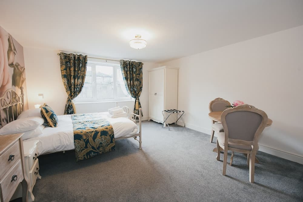 River Court Apartments by Paymán Club